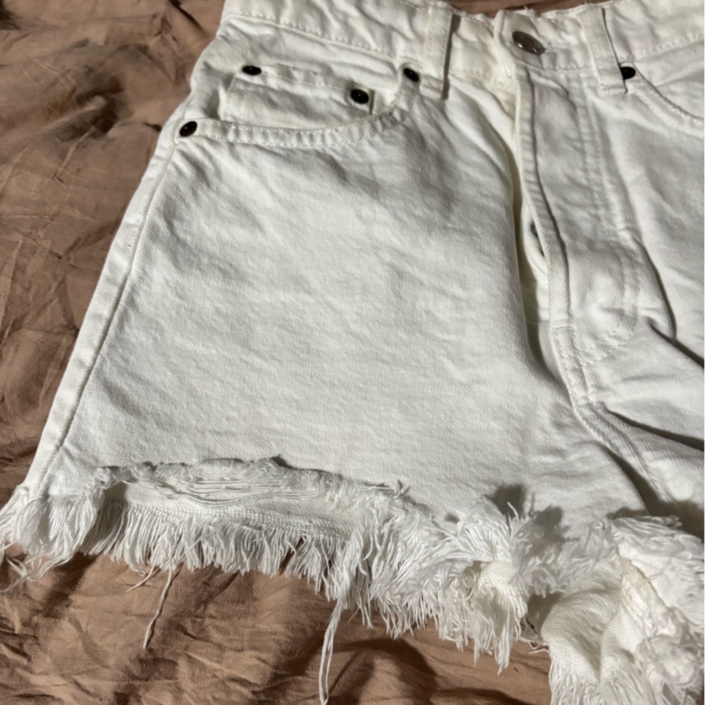 SOLD🛍Bundle sale🛍Zara White Jean Shorts Distressed High-Waisted size 2 - Picture 4 of 8